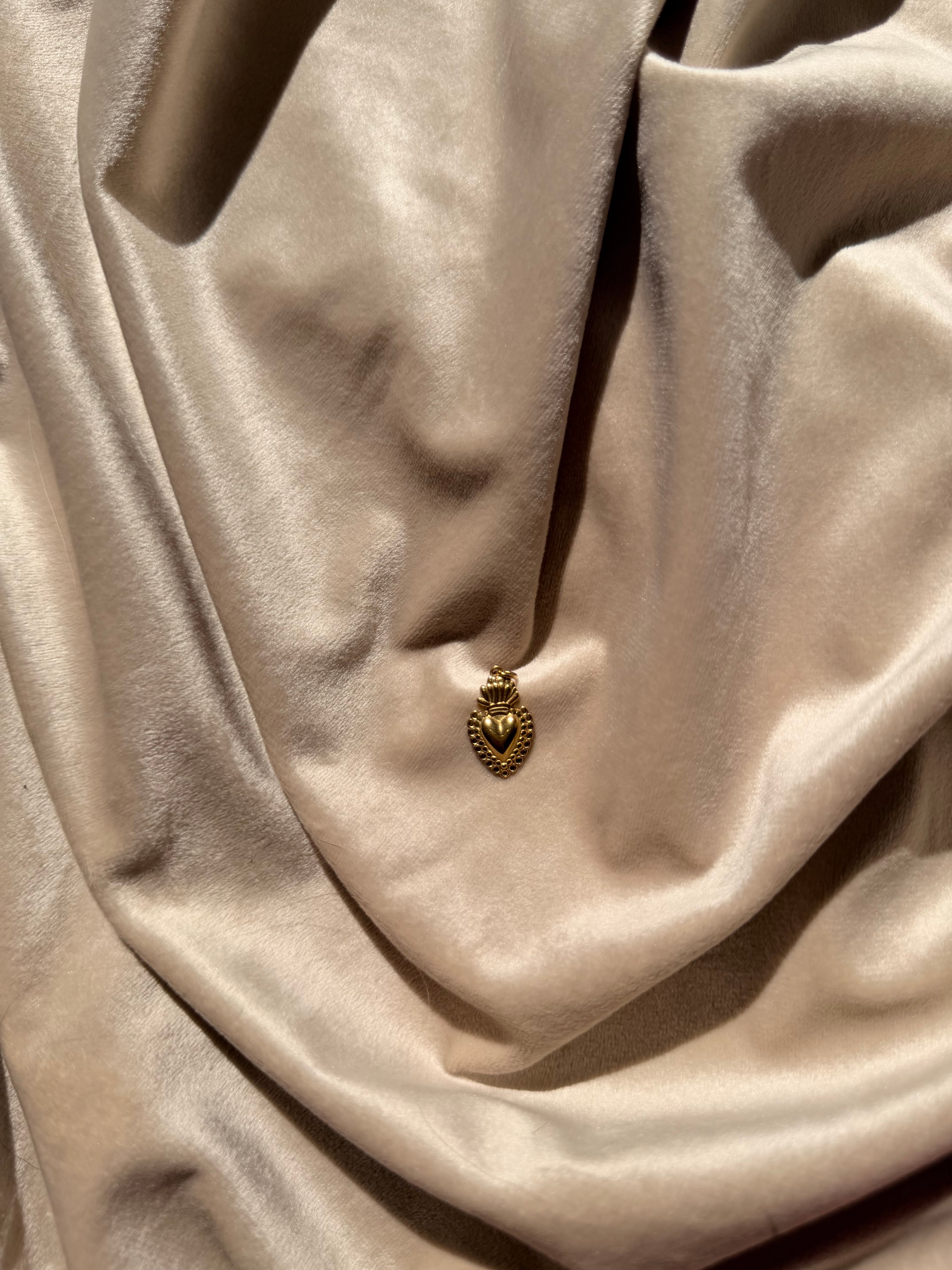 CHARM AMORE SACRO