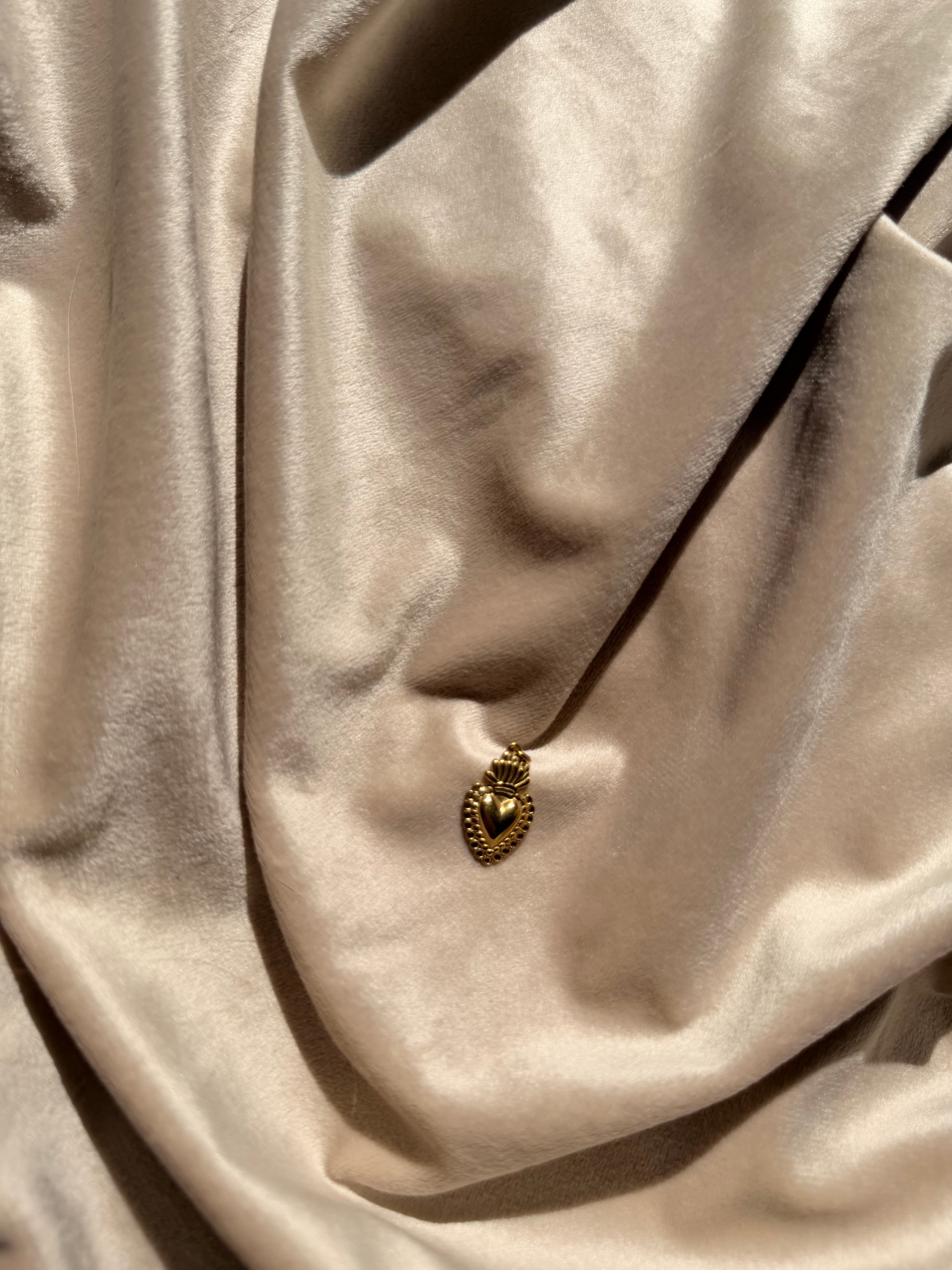CHARM AMORE SACRO