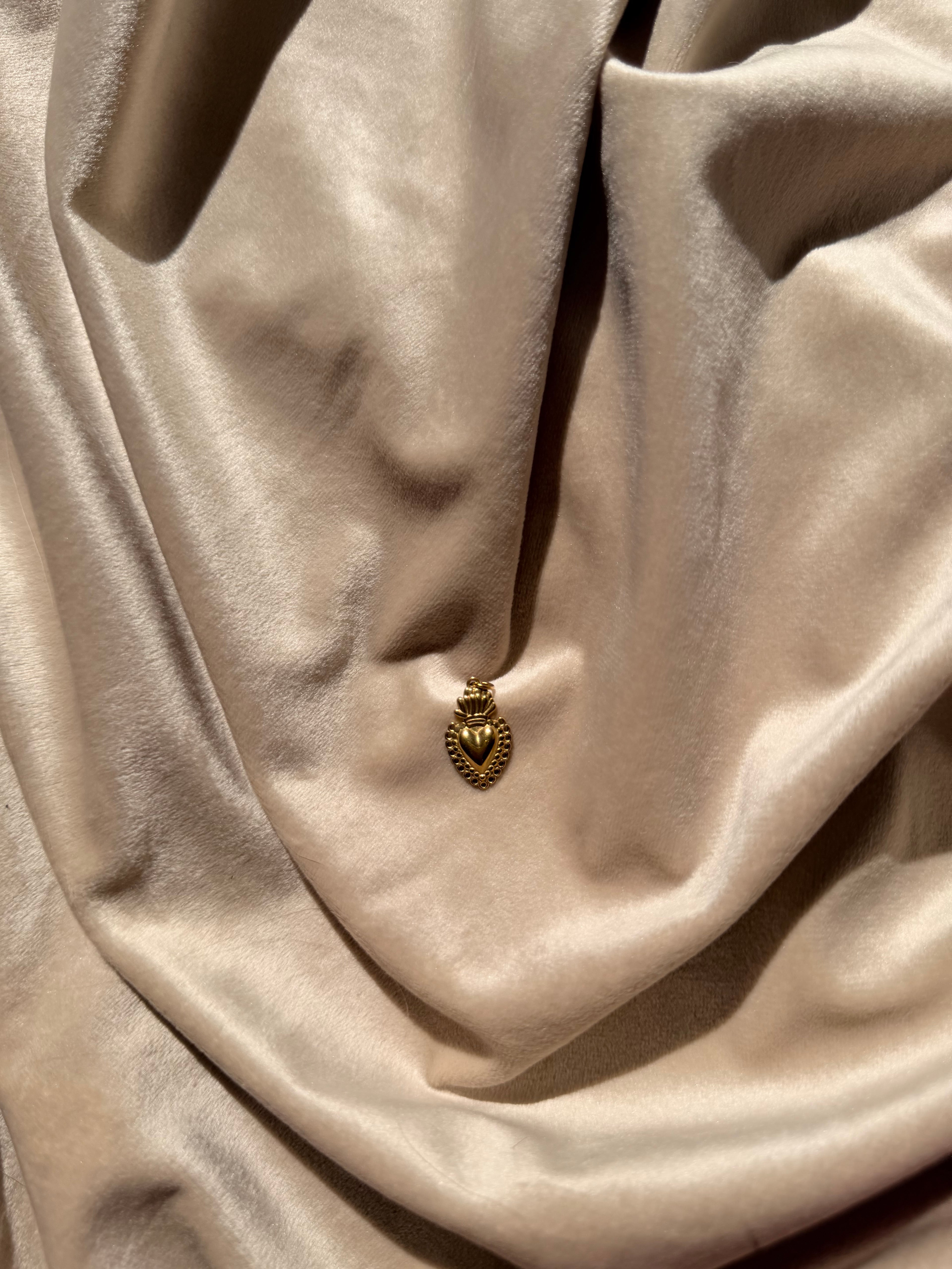 CHARM AMORE SACRO
